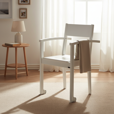 Joki-tuoli k&auml;sinojilla ja py&ouml;rill&auml;, ty&ouml;nt&ouml;kahvat