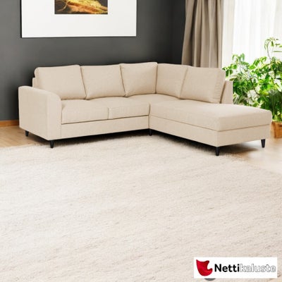 Renata avokulma vuoteella